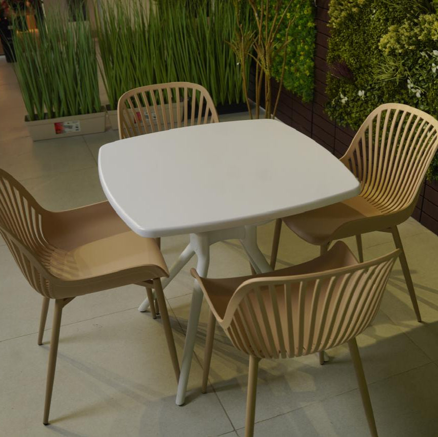 طقم أثاث خارجي متين من كرسي دانييلا وطاولة مربعة