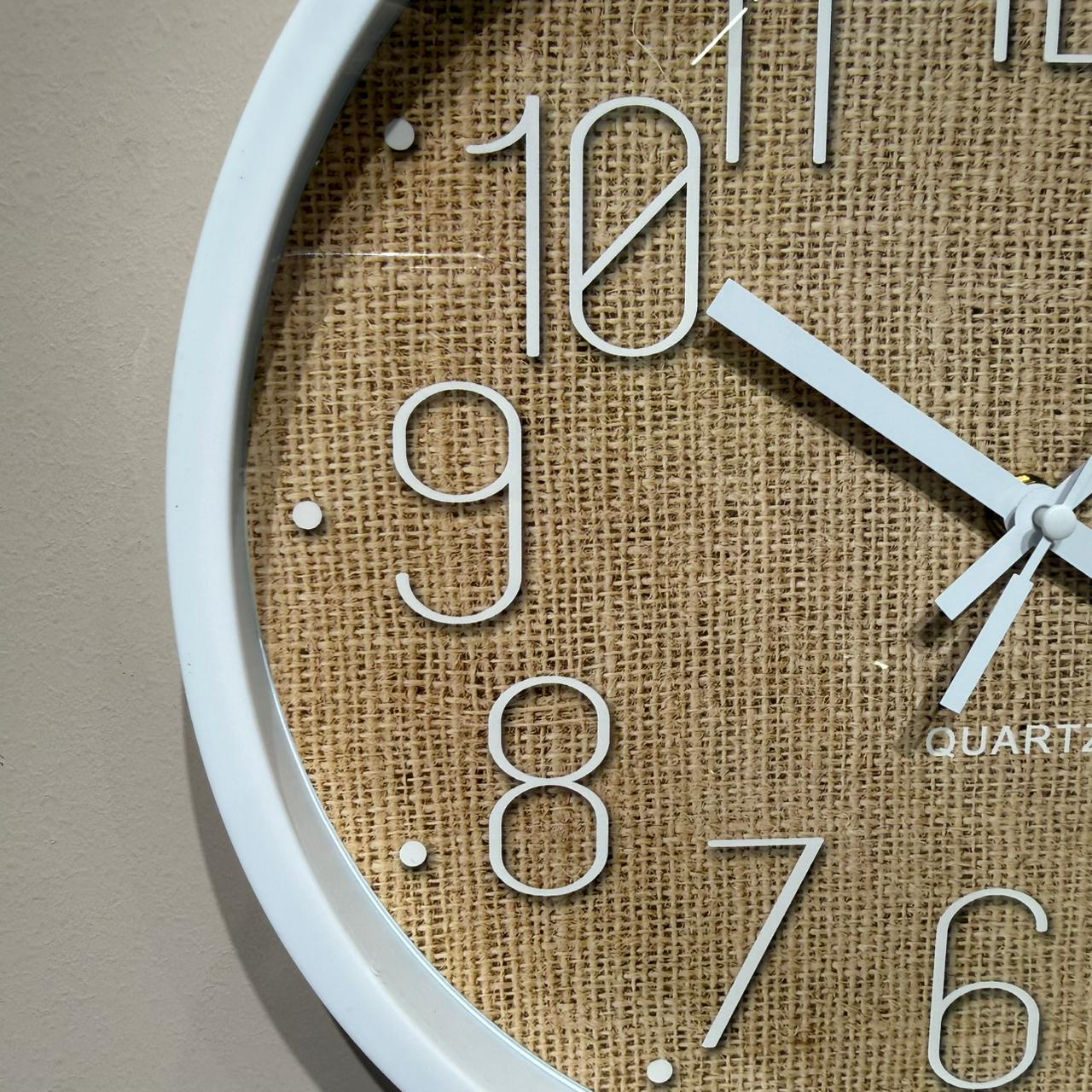 کاتژمێری دیواری دیکۆراتی ناو حەسیری