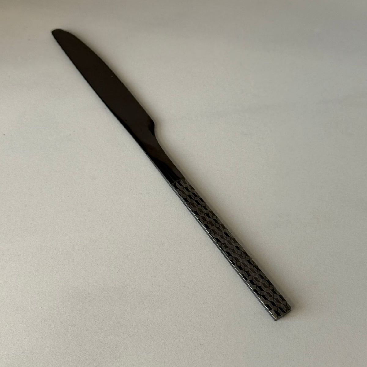 Black Mirror Cutlery Collection With Textured Handle