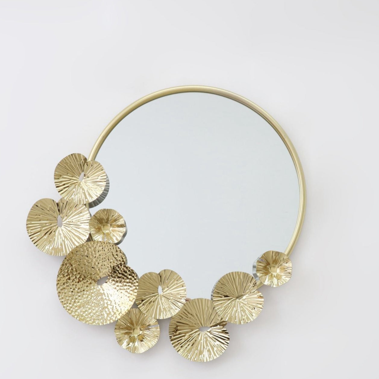 مرآة حائط SMB0083 ذهبية اللون بإطار ٢٤ بوصة وديكور