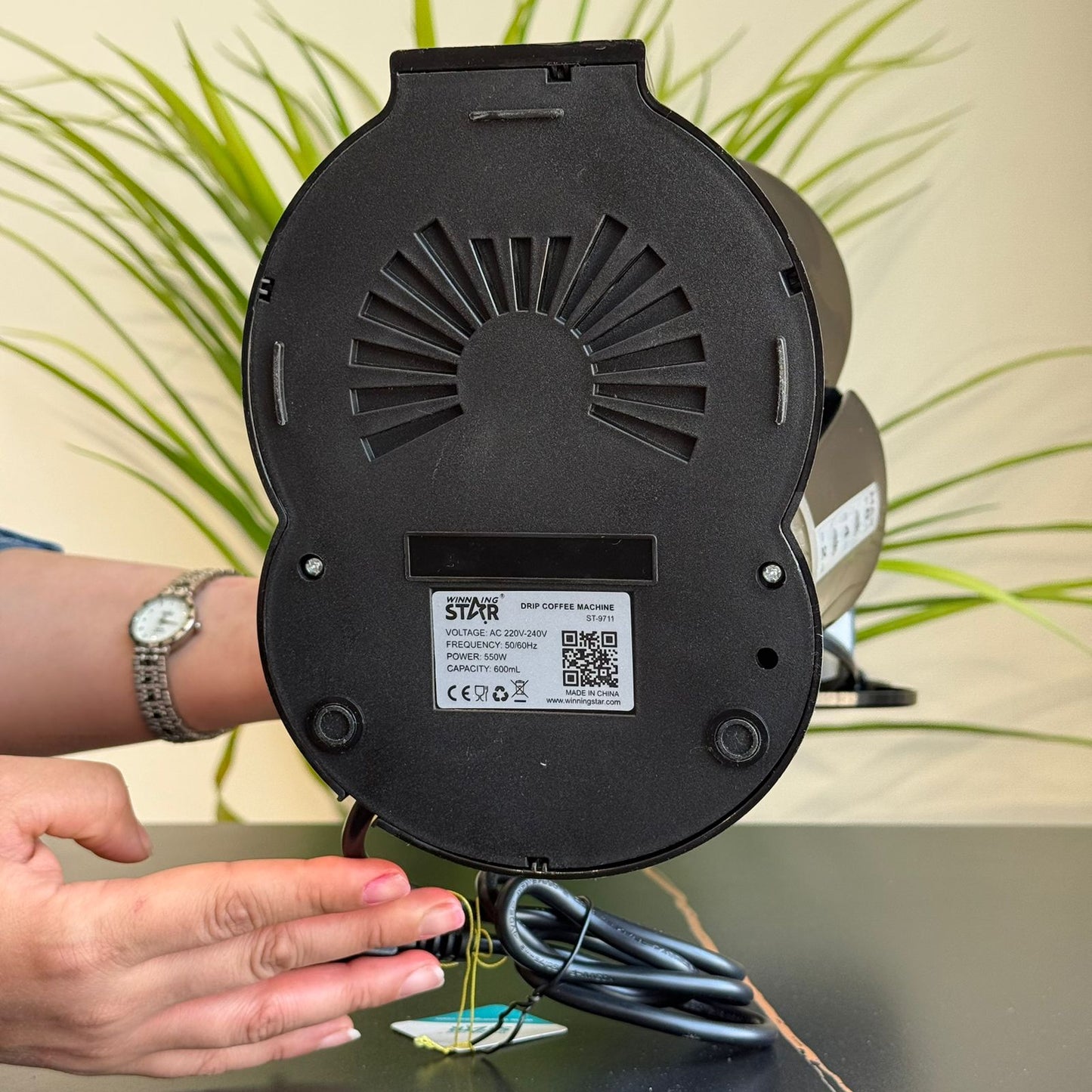 ئامێری قاوەى ناياب لەگەڵ قۆری شوشه