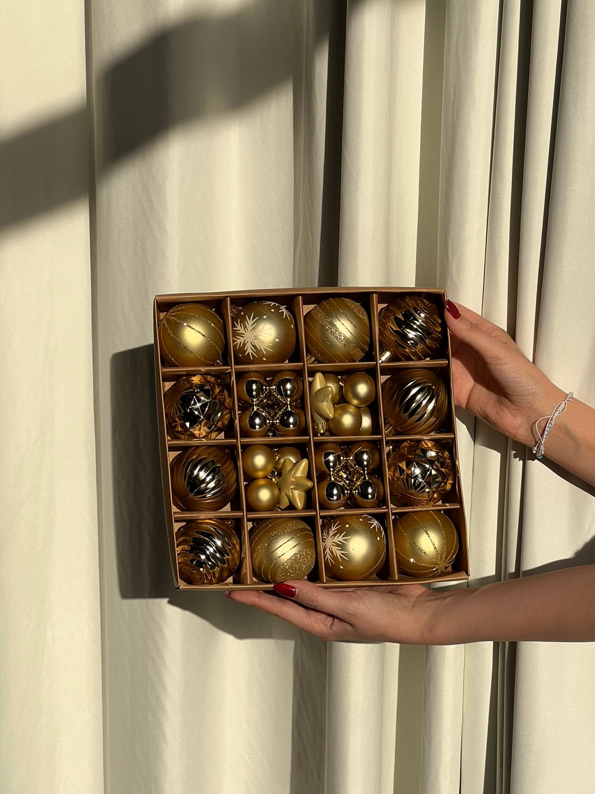 C5 - Christmas Tree Colorful Decoration Balls