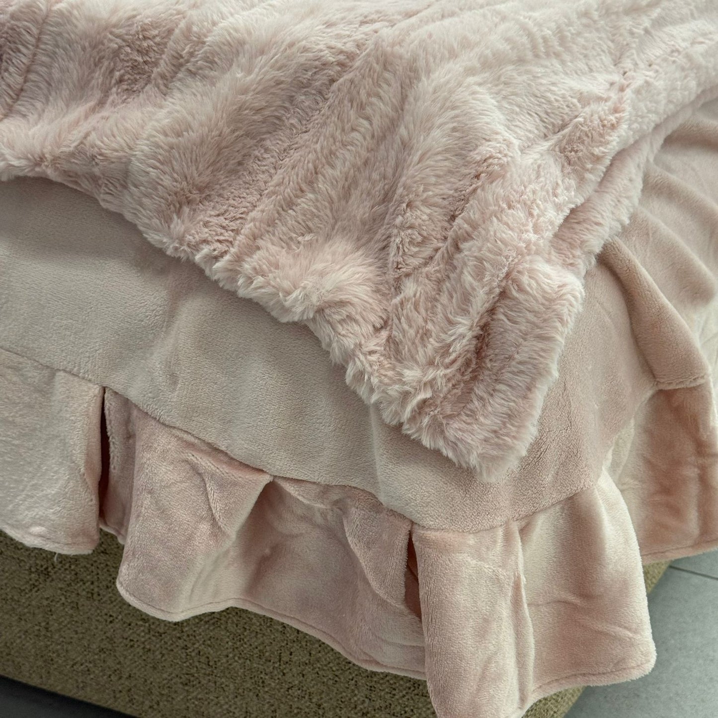 Luxury Plush 4-Piece Bedding Set – Soft & Cozy