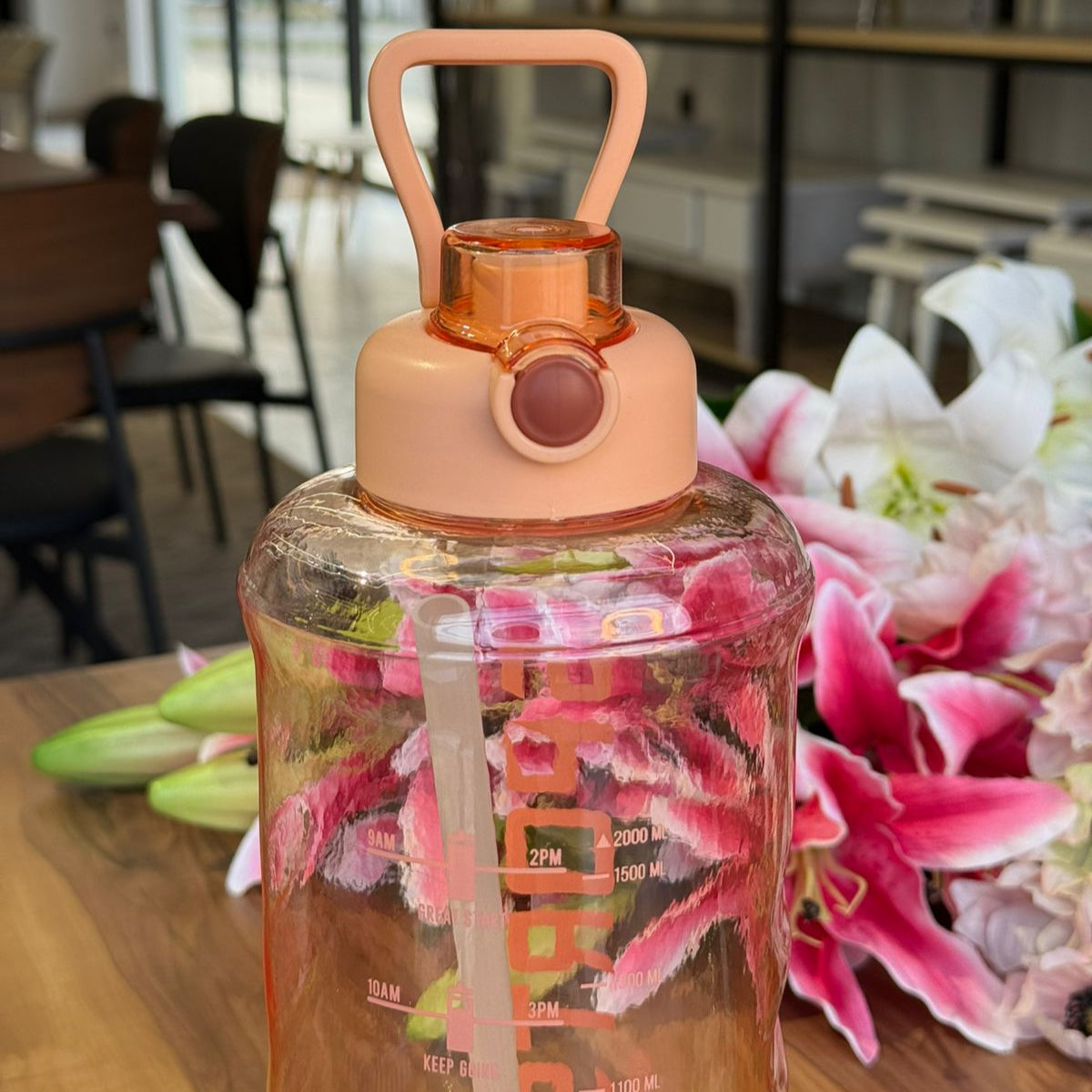 زجاجة شرب الرياضة مع القش