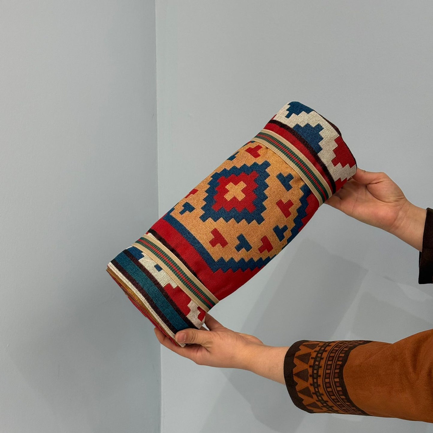 ڕایەخی ناوازە بە نەخشی خێڵەکی