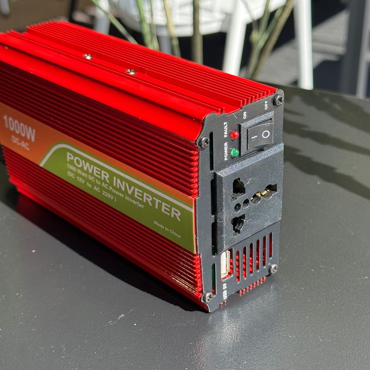 ئینڤێرتەری پاوەر 12V/24V DC بۆ AC لەگەڵ بارگاویکەرەوەی پاتری 10A