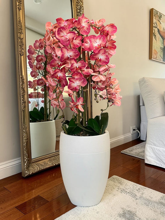 تشكيلة زهور أوركيد صناعية فاخرة مع مزهرية مزخرفة