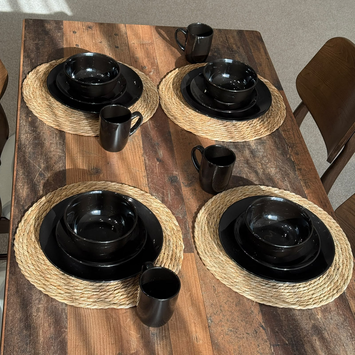 Luxury Black Ceramic Dinnerware Set - 16 PCS