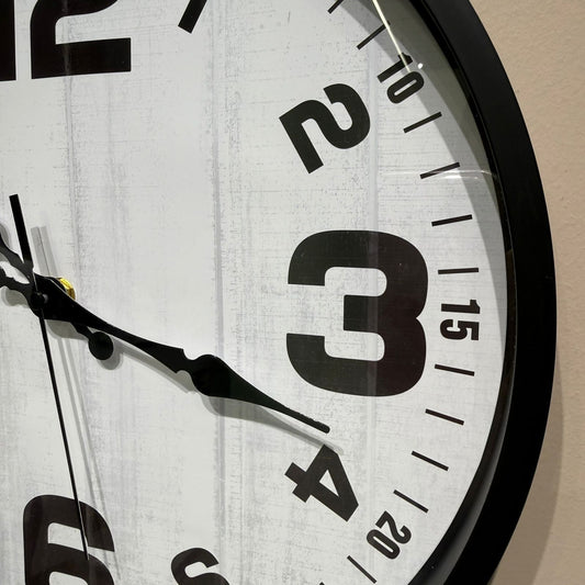 Black & White Modern Round Wall Clock