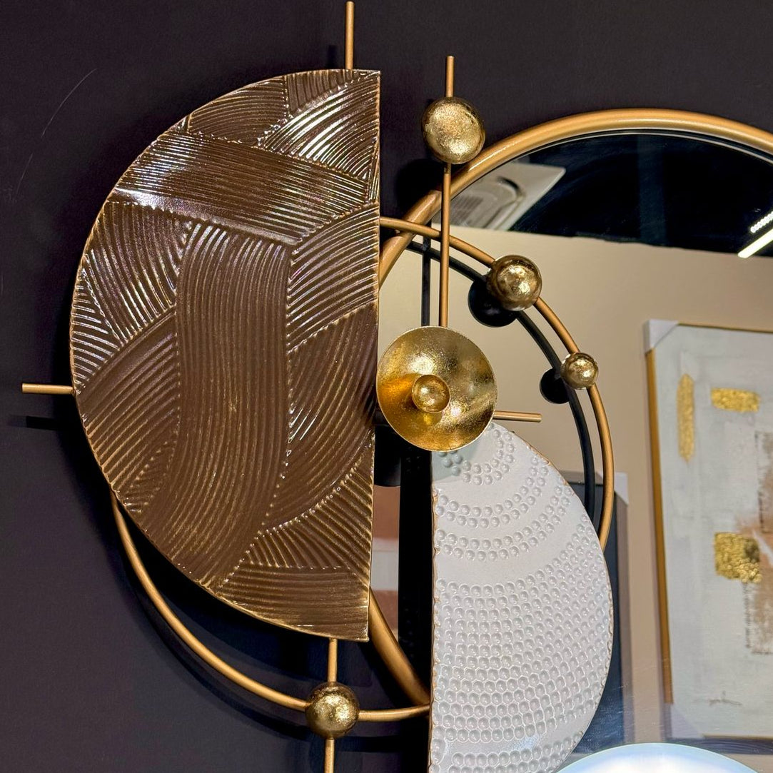 ديكور جداري معدني دائري ومرآة