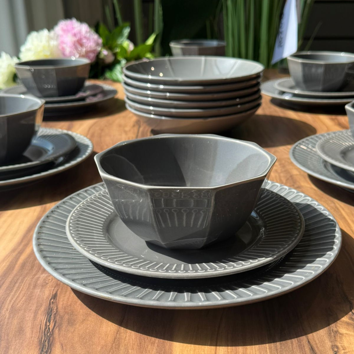 24-Peices Modern Stoneware Dining Set Textured Rim Design