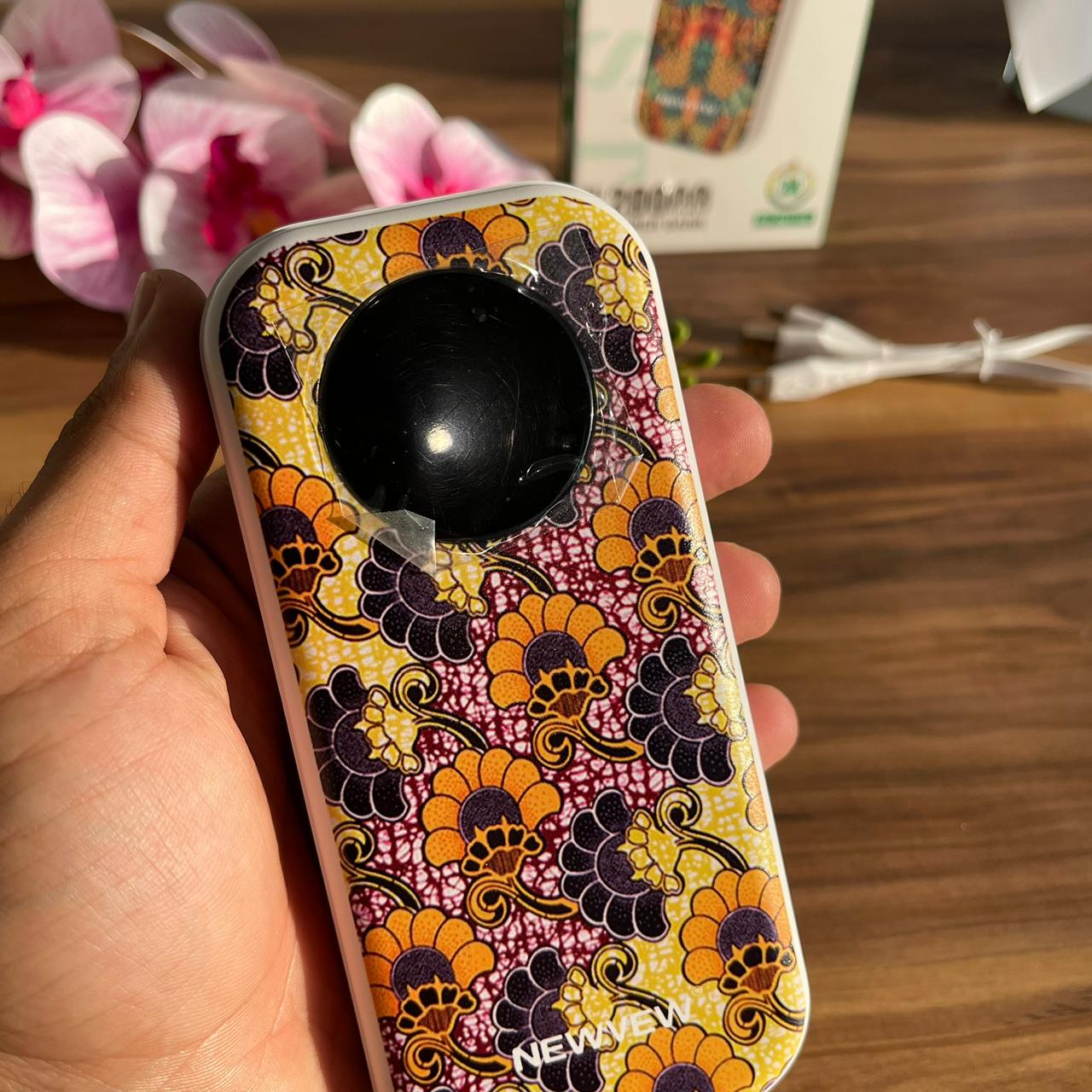 باور بانك بسعة 20000 مللي أمبير، 6 منافذ، كابلات مدمجة، شاشة LED