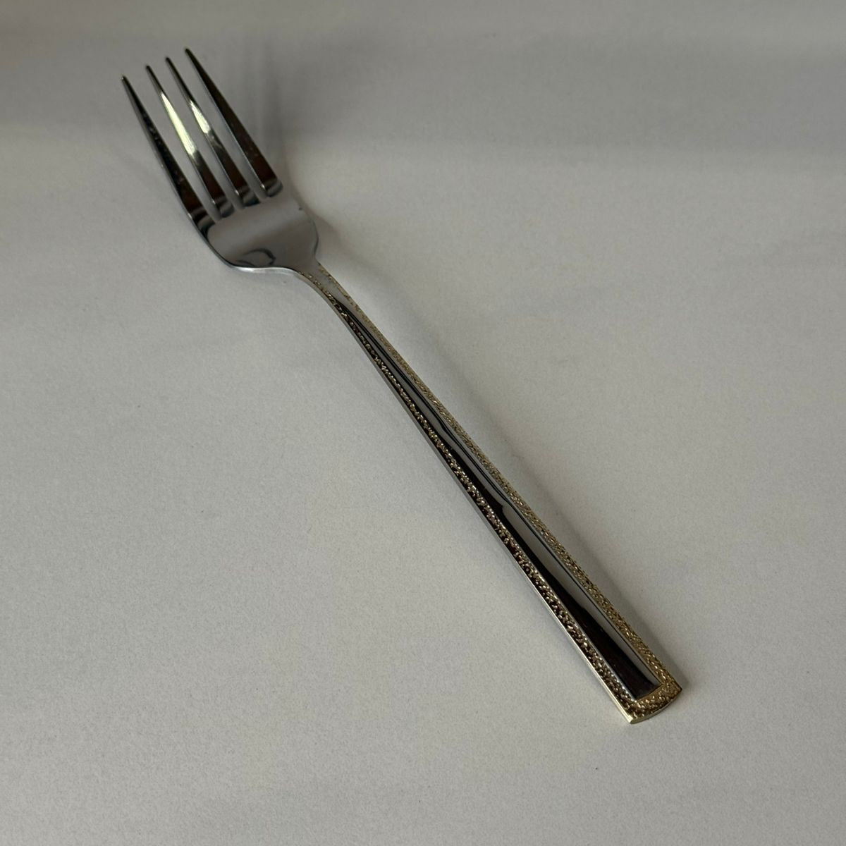 Elegant Gold-Trimmed Luxe Cutlery Collection