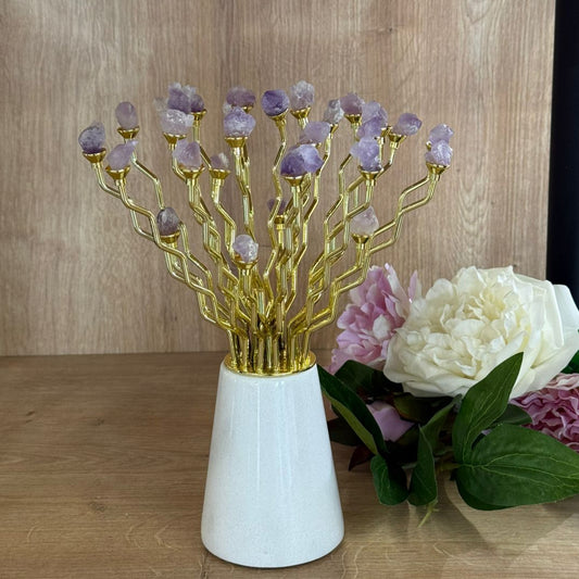 دیکۆری بەردی بەنرخ و مۆدێرن بە لقەکانی پۆشراو بە زێڕ و ستاندی سیرامیک