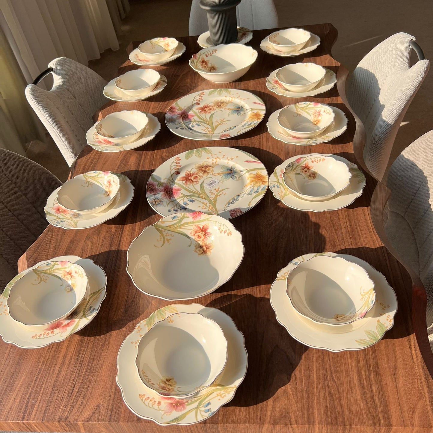 28PCS Porcelain Floral Wavy Dining Tableware Set