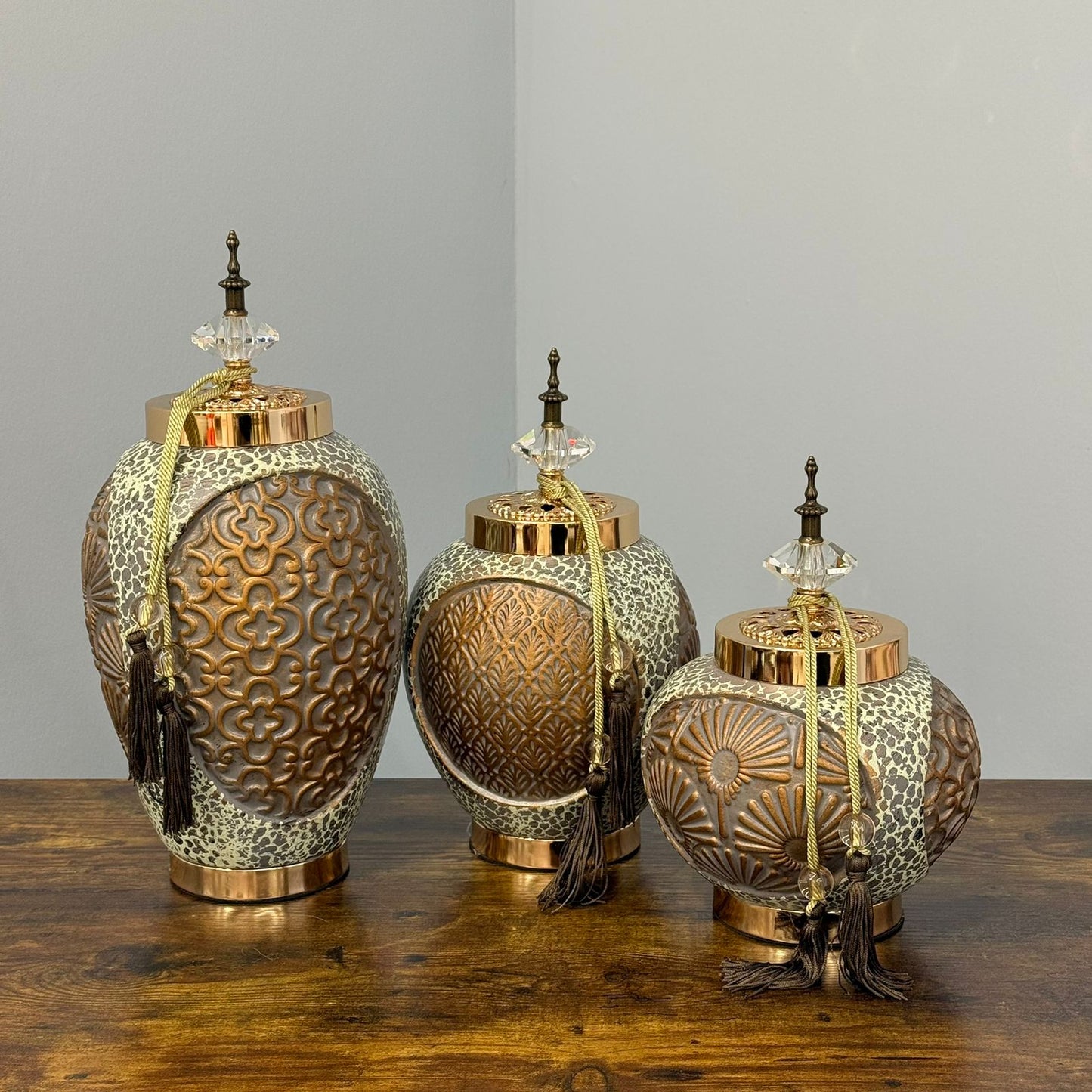 فازات فاخرة مزغرفة ب 3 احجام مختلفة