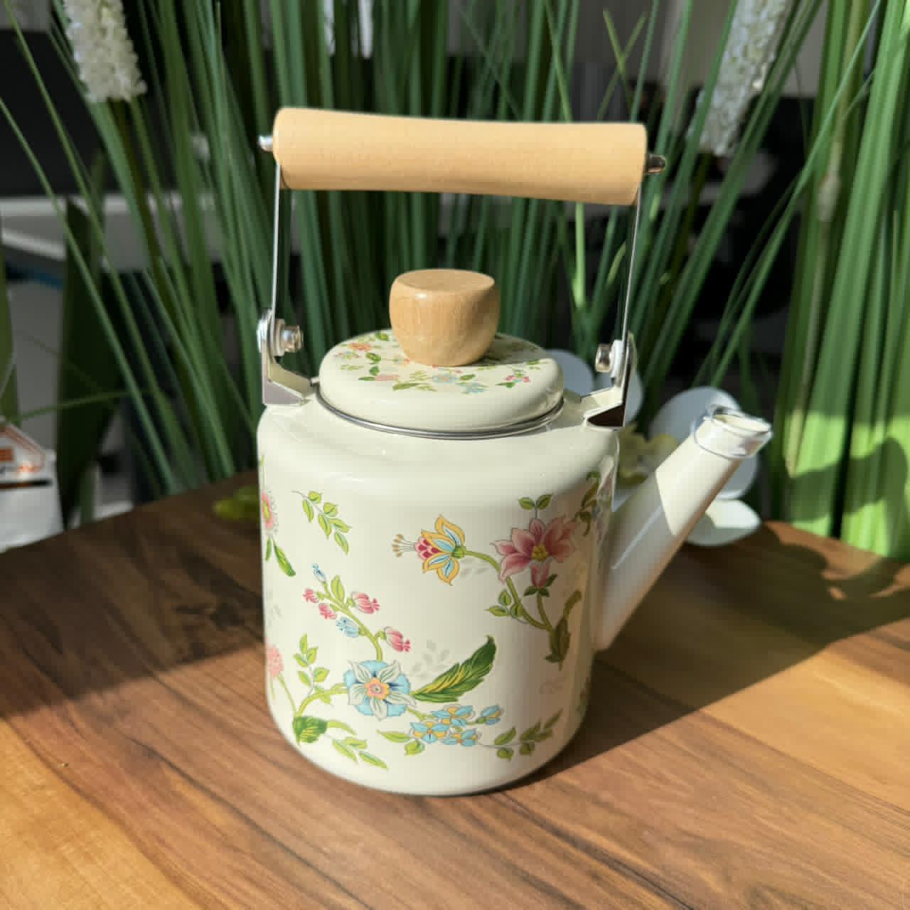 Stovetop Vintage Bloom Floral Teapot With Wooden Handle- 1.3/2L
