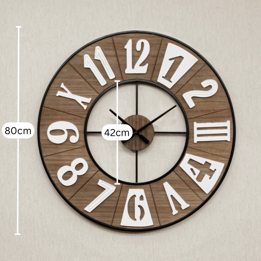 ساعة حائط خشبية