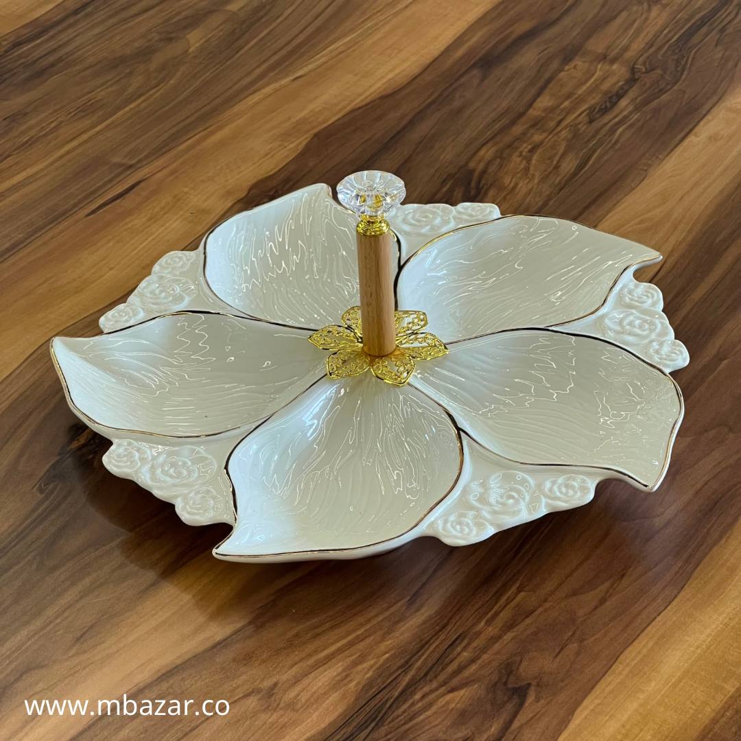 طبق تقديم مقسم للوجبات الخفيفة