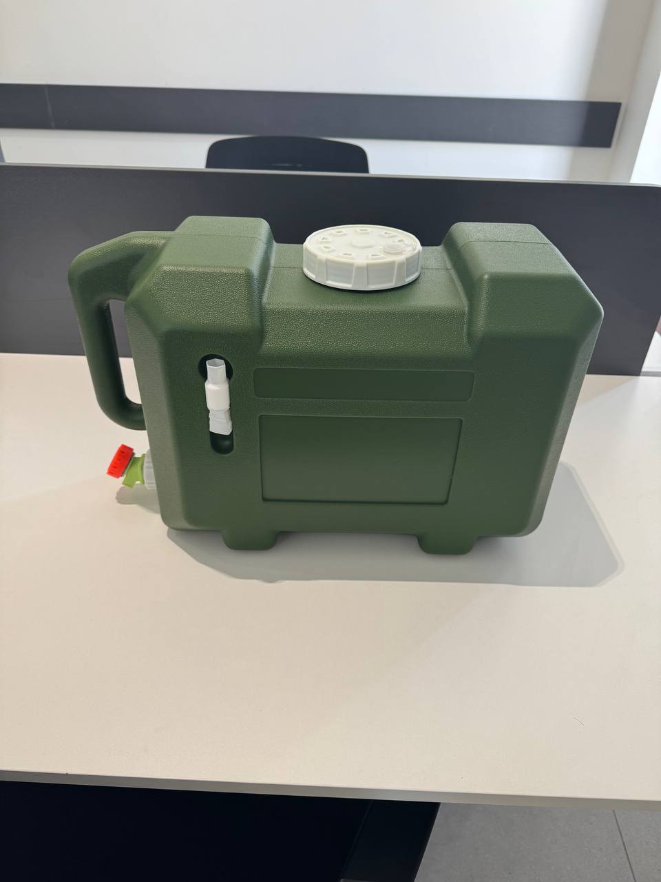 خزان مياه محمول للتخييم بسعة 24 لتر