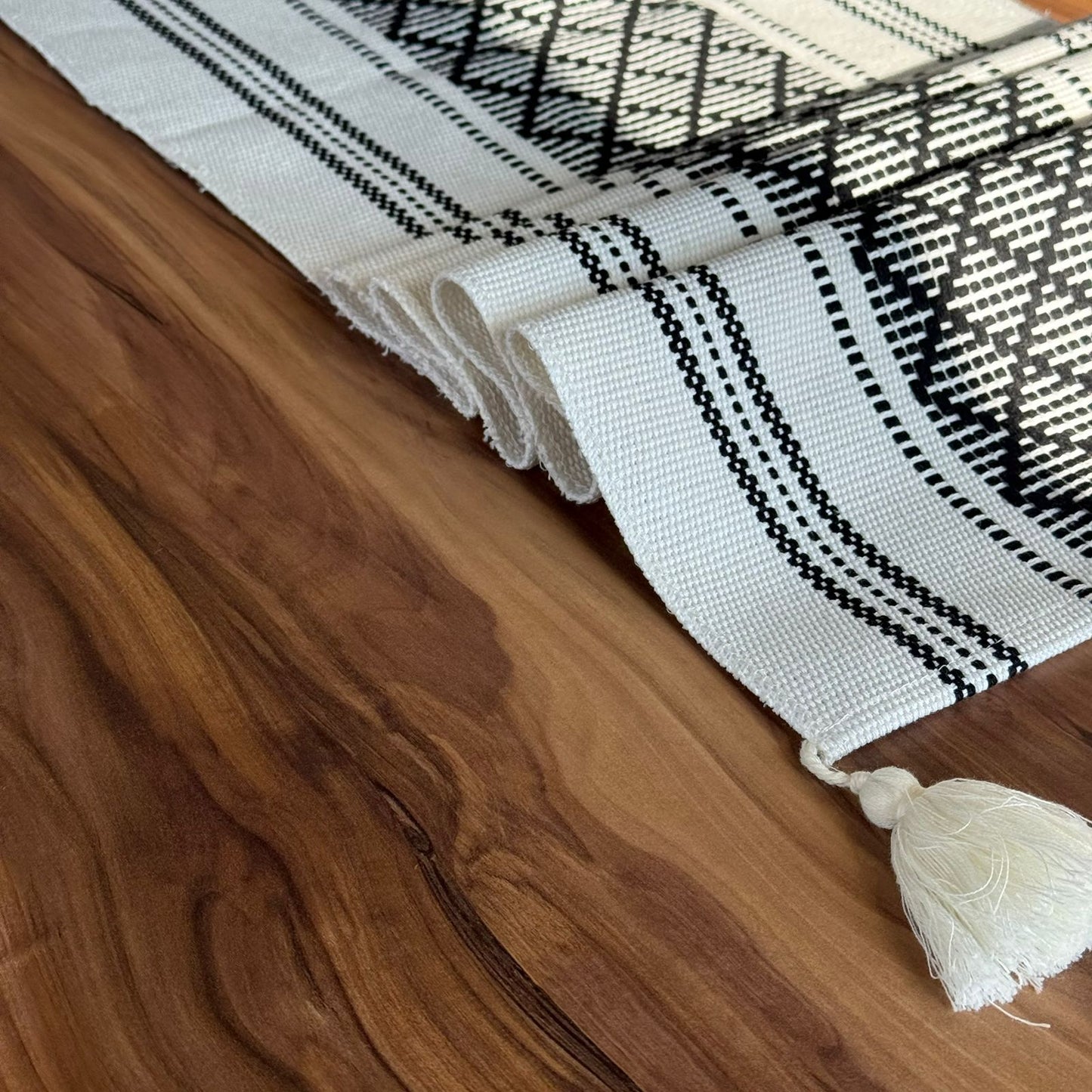 ٣٥ × ٢٢٨سم ڕایەخی سەر مێزی دیکۆراتی شاهانە