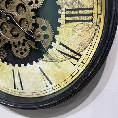 ساعة حائط مزخرفة كلاسيكية