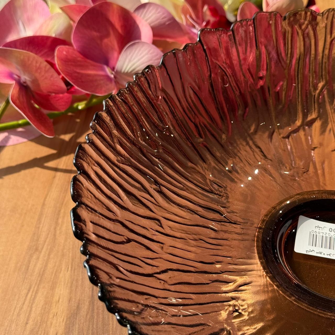 قاعدة تقديم زجاجية متموجة