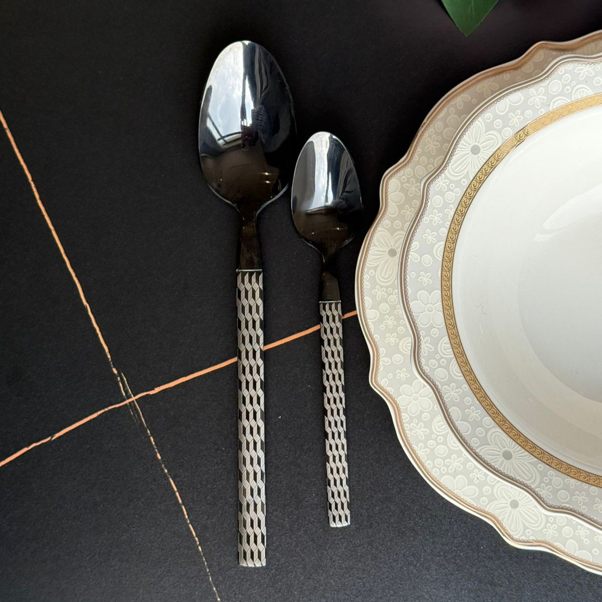 Black Mirror Cutlery Collection With Textured Handle