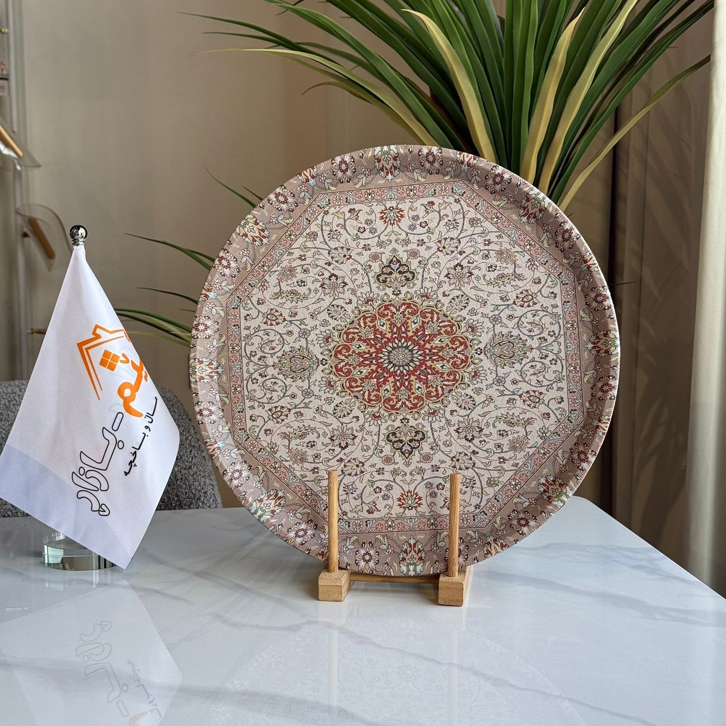 صينية تقديم دائرية بنمط ملكي