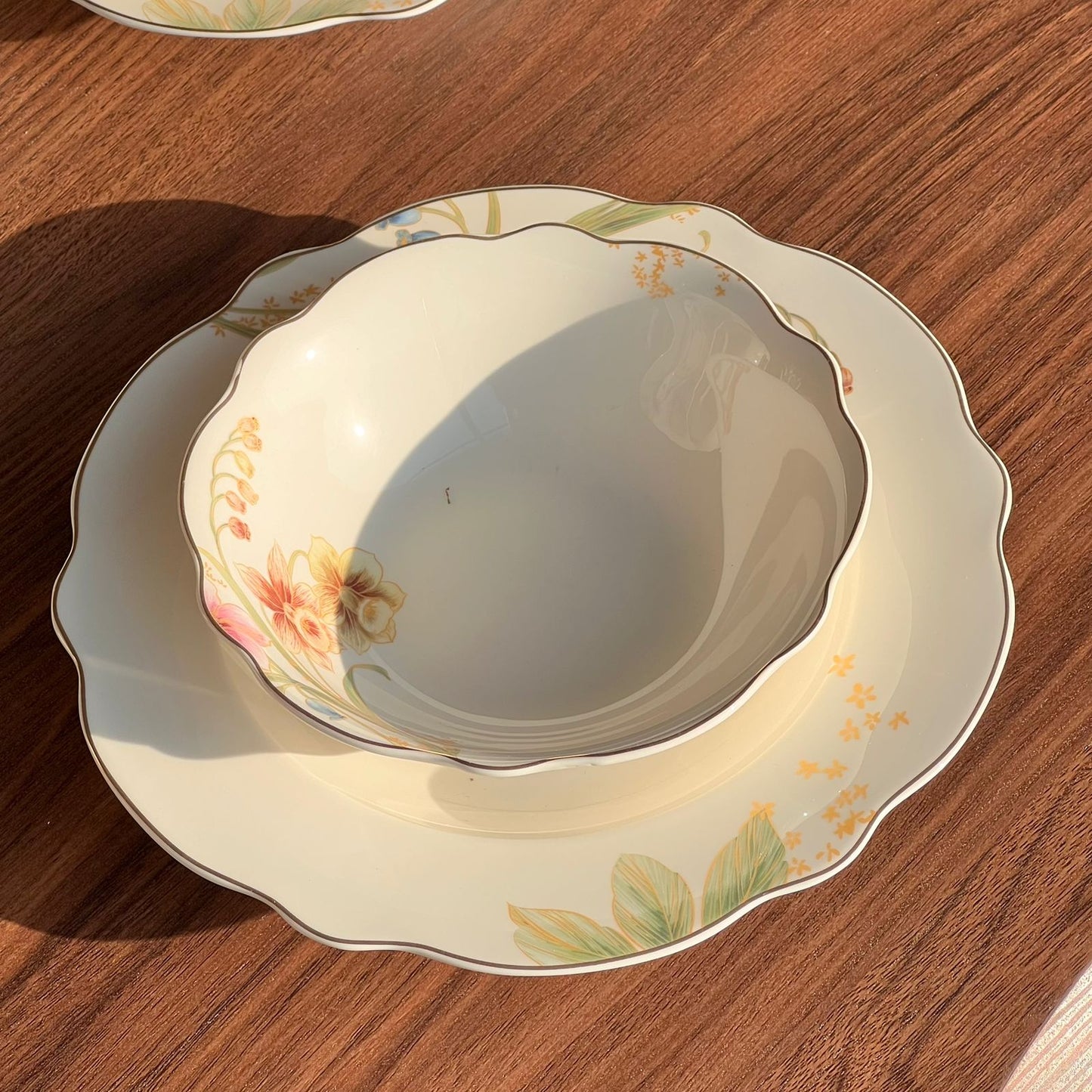 28PCS Porcelain Floral Wavy Dining Tableware Set