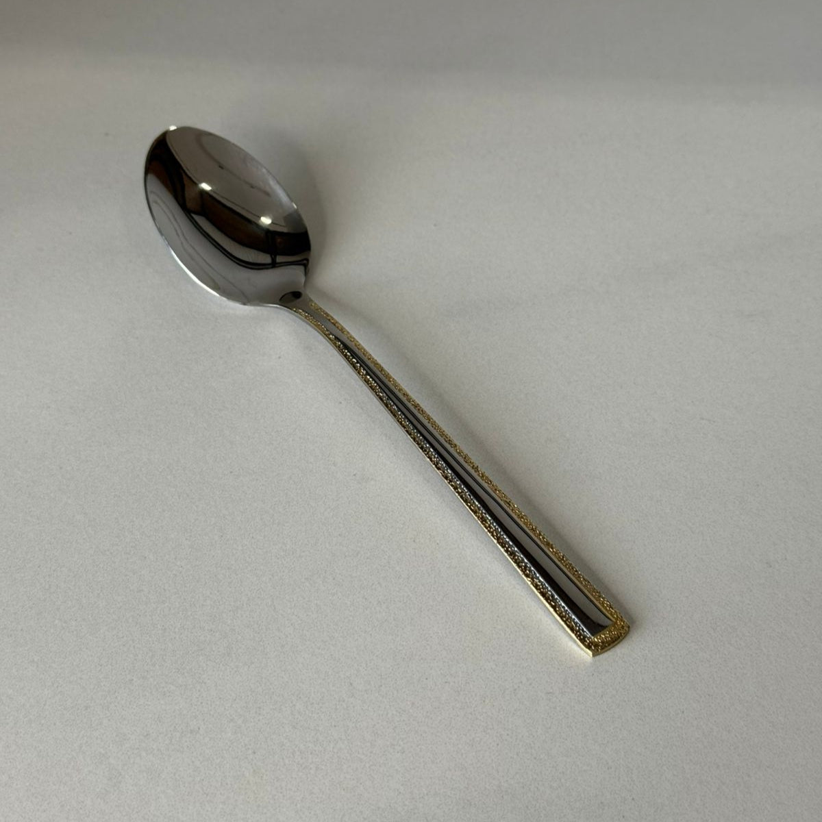 Elegant Gold-Trimmed Luxe Cutlery Collection