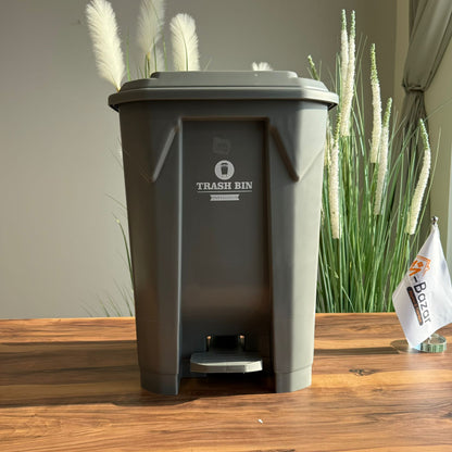 سلة مهملات كلاسيكية بدواسة - مجموعة متعددة الأحجام