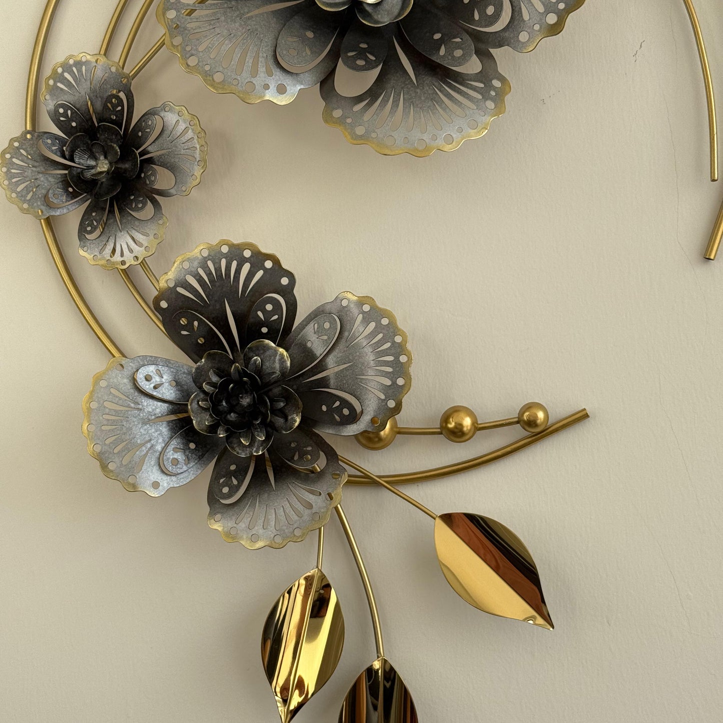 Floral Metal Round Wall Decoration