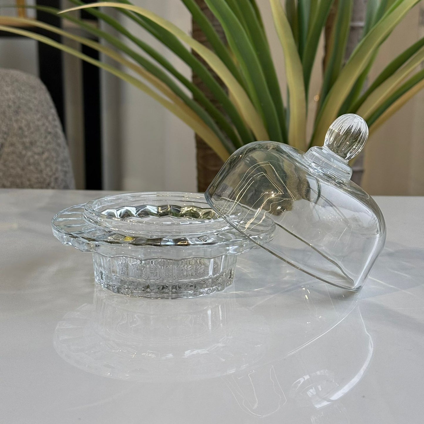 طبق تقديم زجاجي صغير مع غطاء
