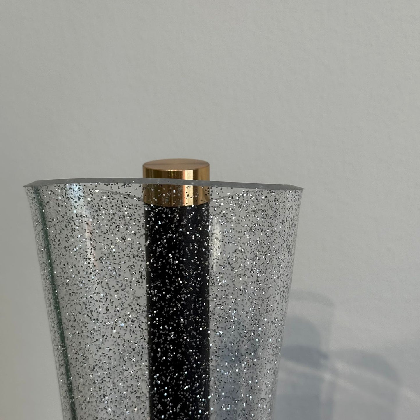 چرای سەر مێزی مۆدێرن و کریستاڵ