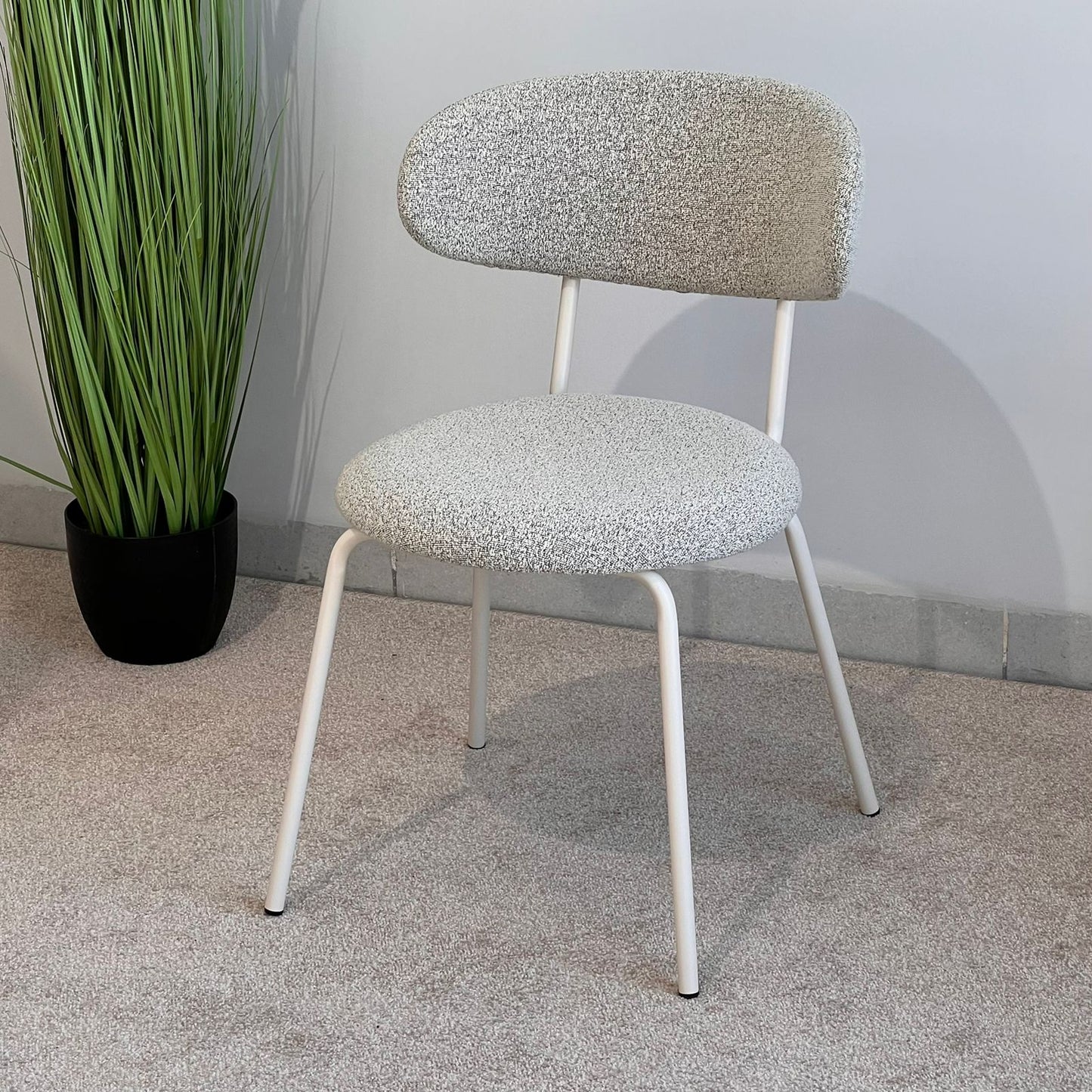 Daisy Modern Indoor Chair