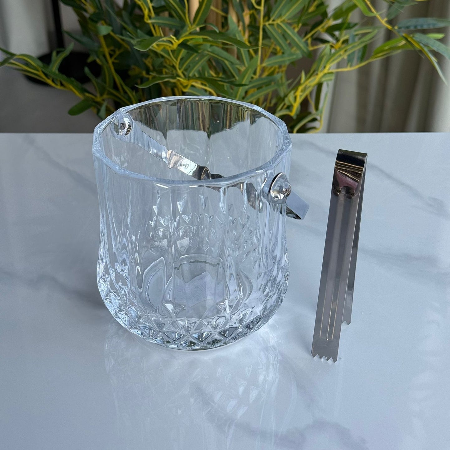 سەتڵی سەهۆڵی شووشەیی  بە دەستە و هەڵگری کانزایی