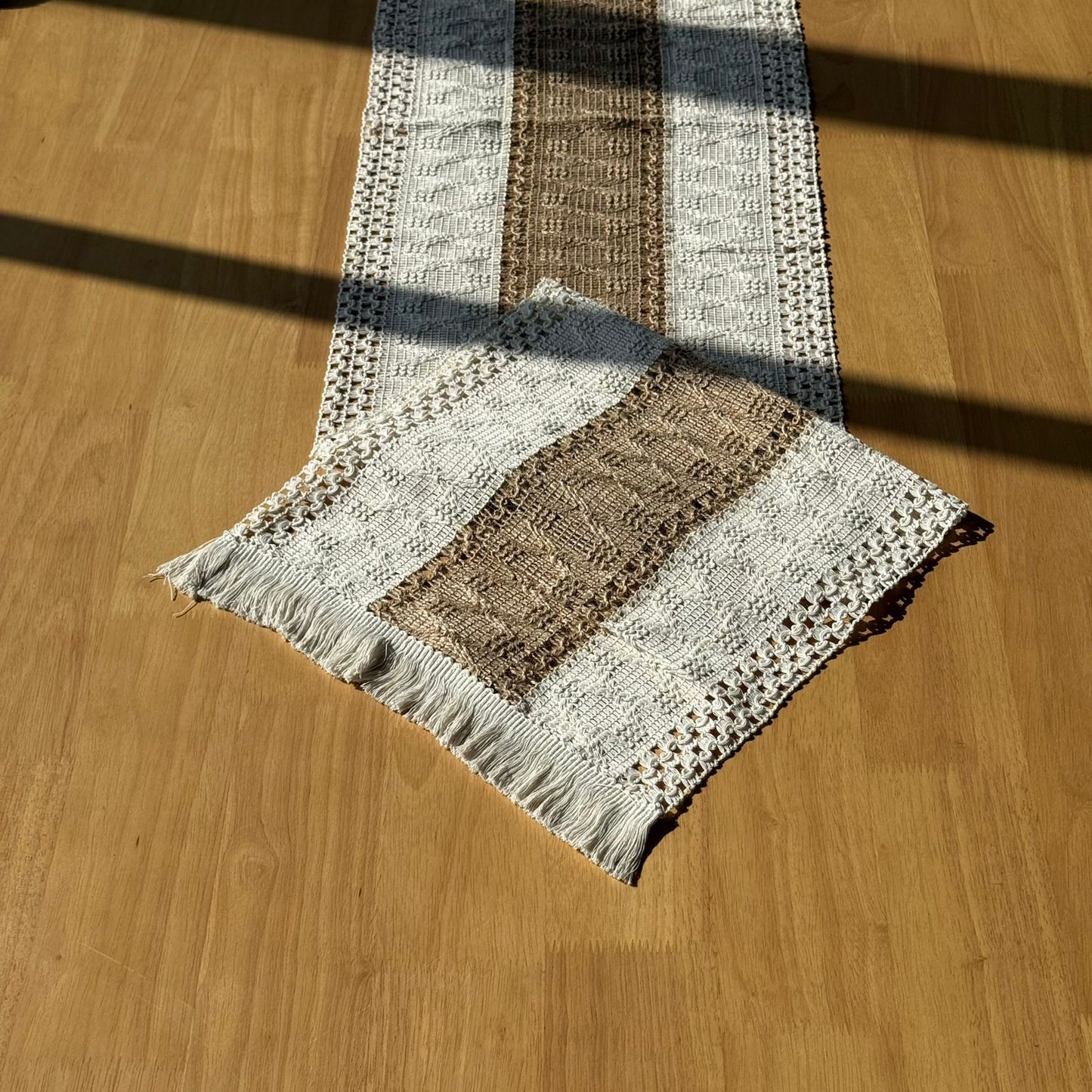 ٣٠ × ١٨٠سم ڕایەخی سەر مێزی دیکۆراتی شاهانە