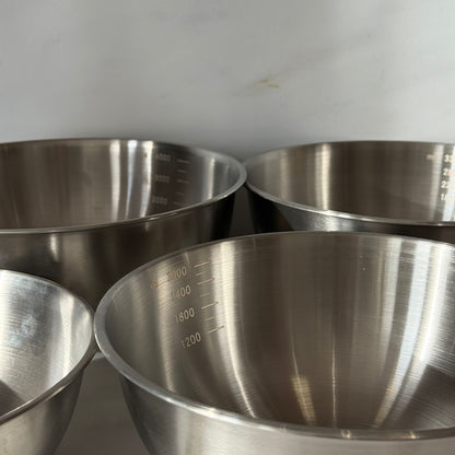 أوعية خلط وتقديم فاخرة متعددة الاستخدامات من الفولاذ المقاوم للصدأ باللون الفضي