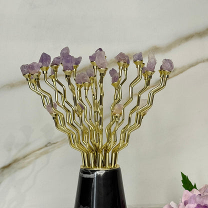 ديكور عصري من الأحجار الكريمة مع أغصان مطلية بالذهب وحامل السيراميك