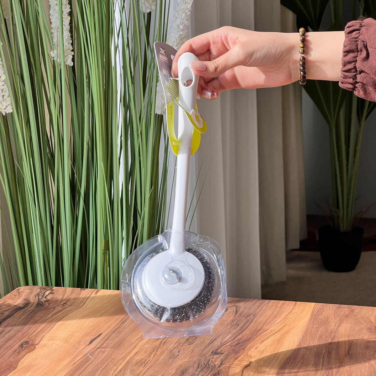 Household Scrubber with Handle