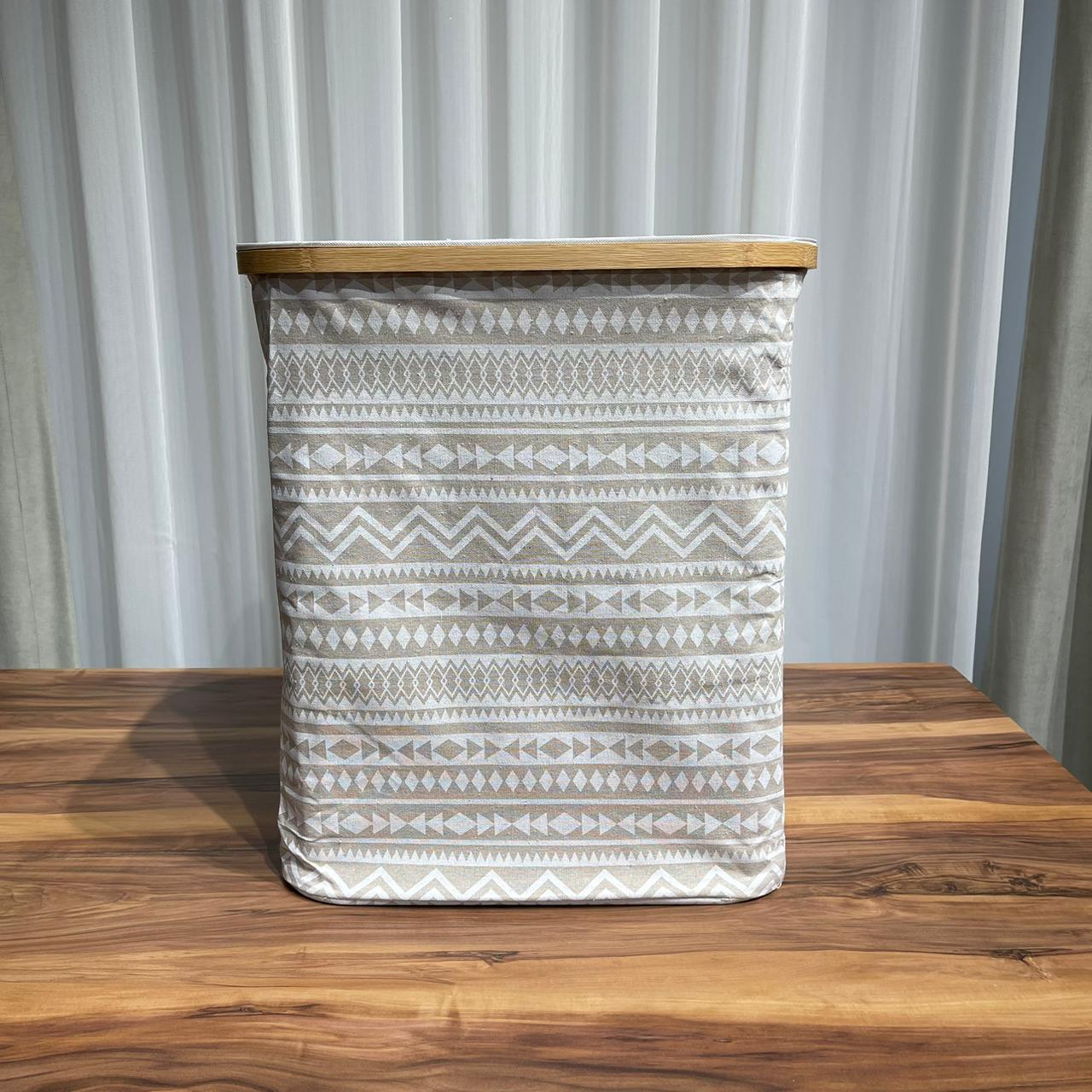 سلة تخزين قماشية بلمسات من الخيزران