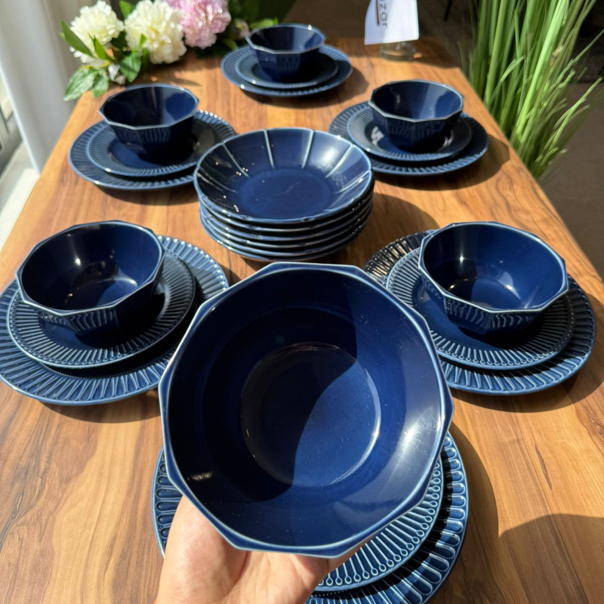 24-Peices Modern Stoneware Dining Set Textured Rim Design