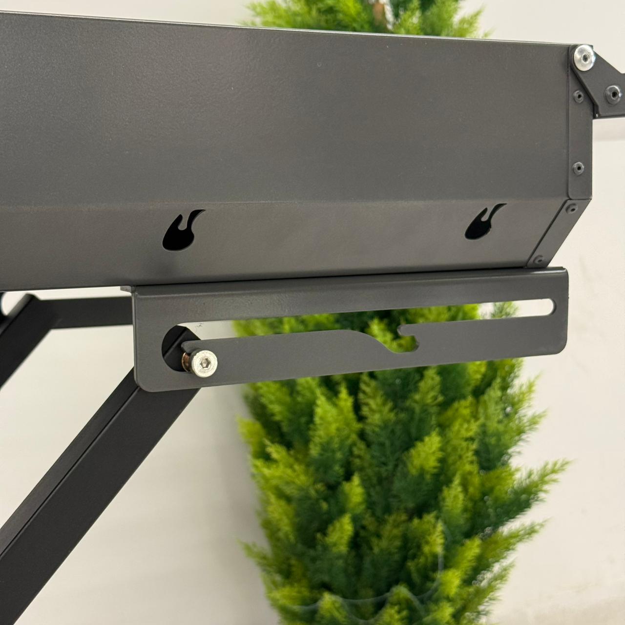 مەقەڵەی بەهێز بە تایە و رەفەی لاکانی