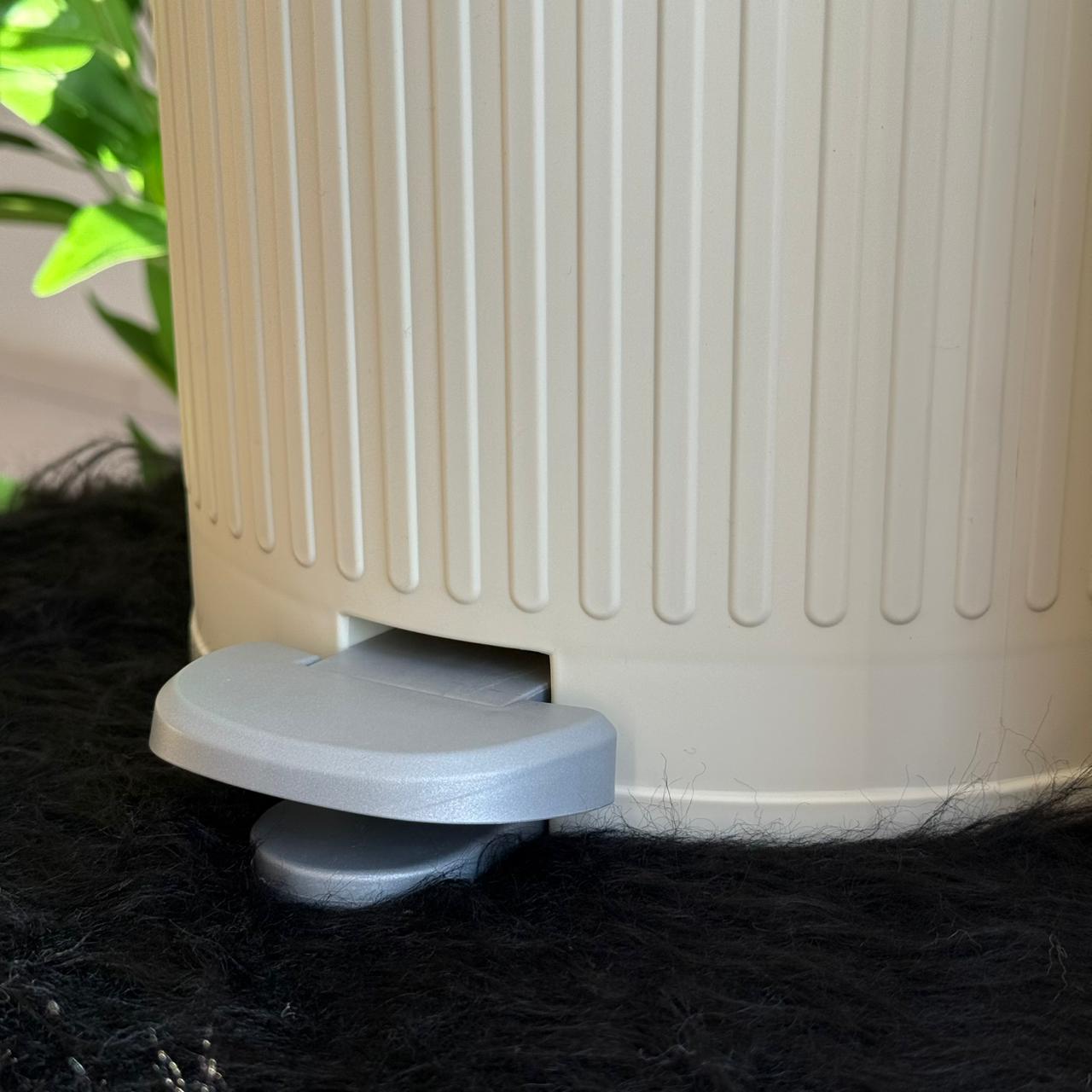 دواسة مزدوجة الحركة وصندوق قمامة ضغط – مقاسين