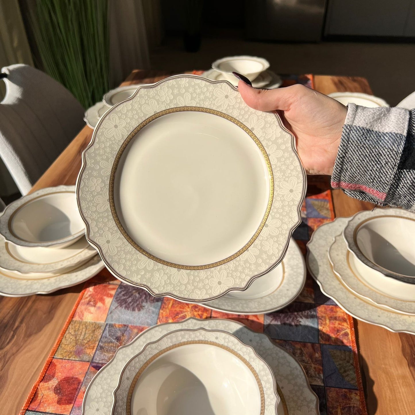 20PCS Porcelain Wavy Gold Dining Tableware Set