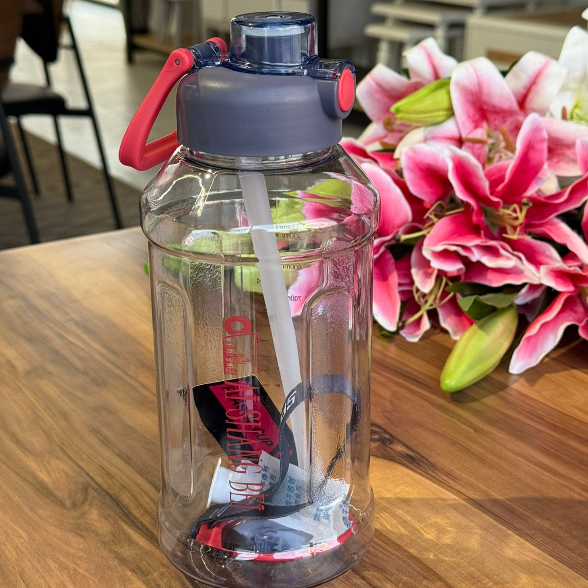 زجاجة شرب رياضة متعددة الألوان مع قش