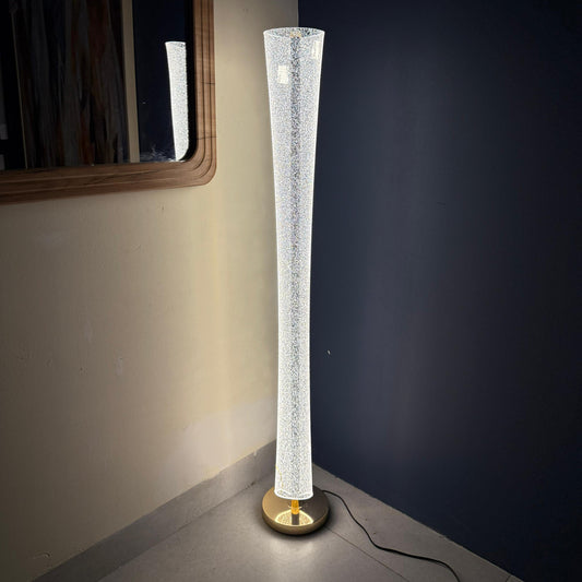 مصباح أرضي ذهبي أنيق مع غطاء قماشي مطوي