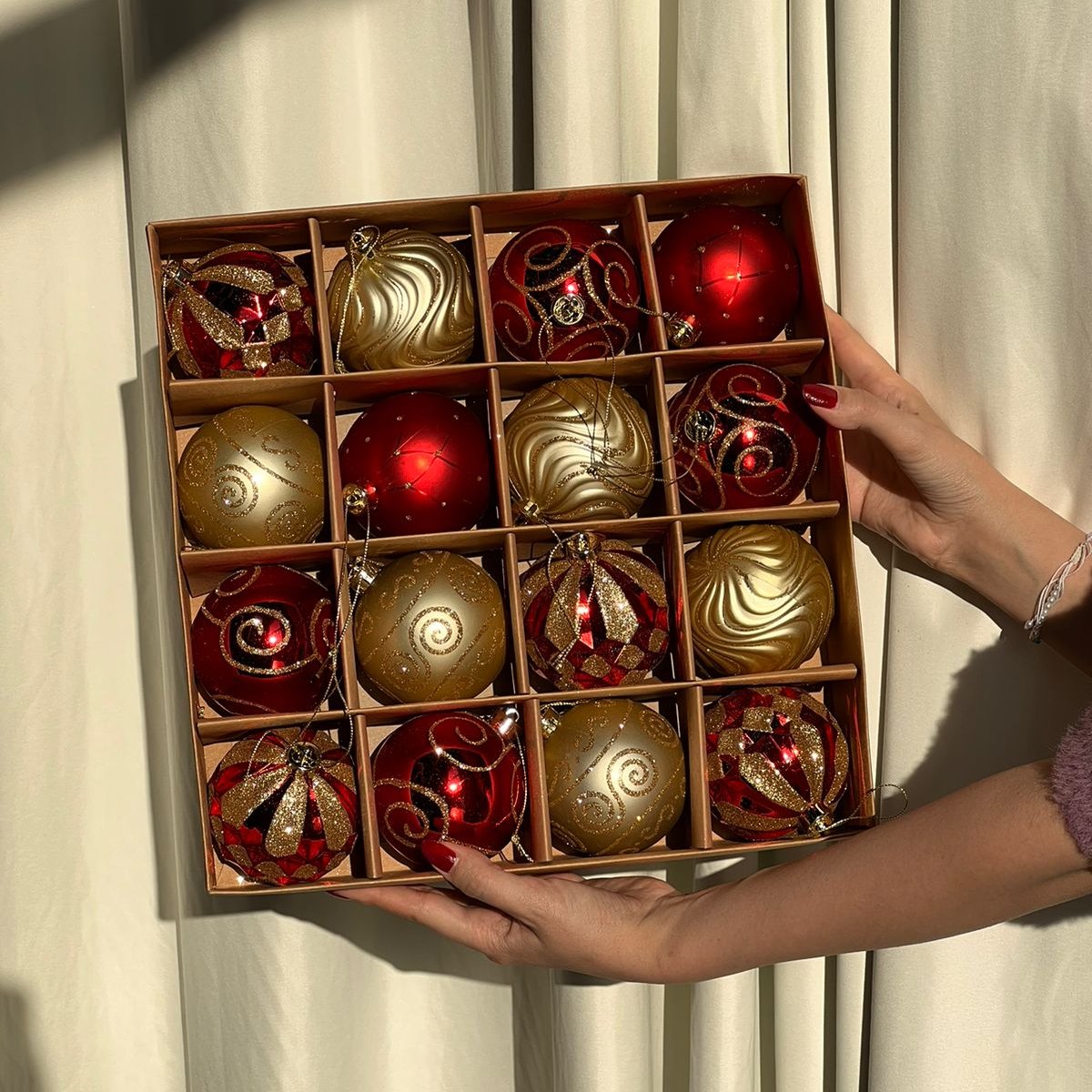 C10 - Christmas Tree Colorful Decoration Balls