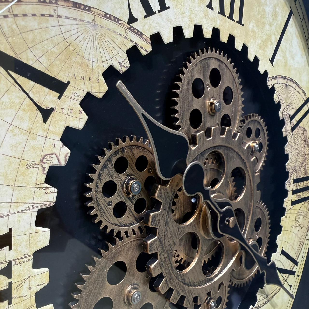 ساعة حائط مزخرفة كلاسيكية